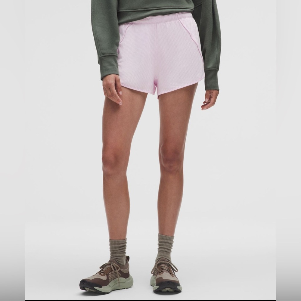 NWT Lululemon Swiftly Mid-Rise Short 3” – White/Light Pink Stripe – Size 10